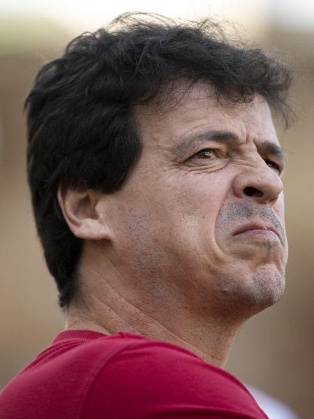 Fernando Diniz, técnico do Fluminense, durante jogo contra o Flamengo pelo Brasileirão