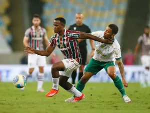 Em noite de opostos, Fluminense respira em cima de Palmeiras desfigurado