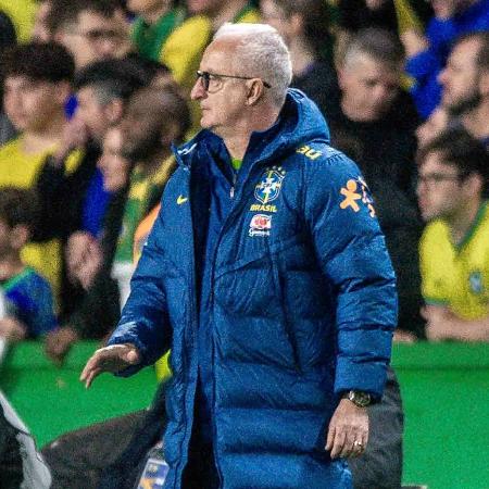 Dorival Júnior, técnico da seleção brasileira, durante jogo contra o Equador