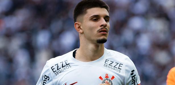 NA EUROPA? Ajax se interessa por lateral do Corinthians; jovem terá chance na Copinha