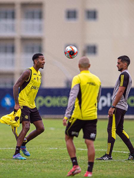 Cleiton durante treinamento do time alternativo do Flamengo - Paula Reis / Flamengo