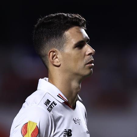 Oscar durante jogo entre São Paulo e Guarani pelo Paulistão