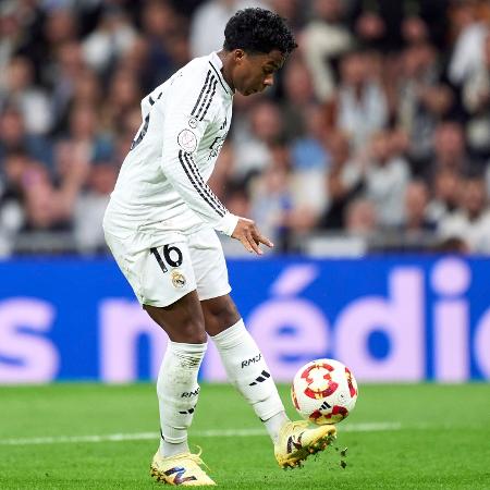 Endrick dá cavadinha para marcar durante jogo entre Real Madrid e Real Sociedad pela Copa do Rei Endrick dá cavadinha para marcar durante jogo entre Real Madrid e Real Sociedad pela Copa do Rei