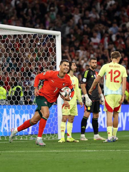 Cristiano Ronaldo comemora gol na final da Liga das Nações sobre a Espanha Cristiano Ronaldo comemora gol na final da Liga das Nações sobre a Espanha