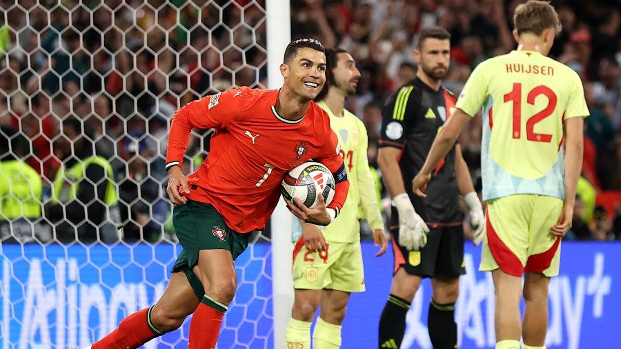 Cristiano Ronaldo comemora gol na final da Liga das Nações sobre a Espanha Cristiano Ronaldo comemora gol na final da Liga das Nações sobre a Espanha