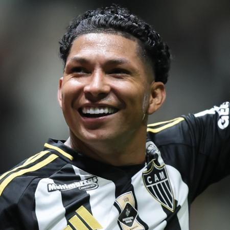 Rony comemora gol marcado pelo Atlético-MG contra o Internacional no Brasileirão