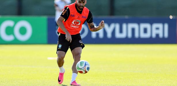 Ancelotti testa seleção brasileira com três no meio e Igor Thiago