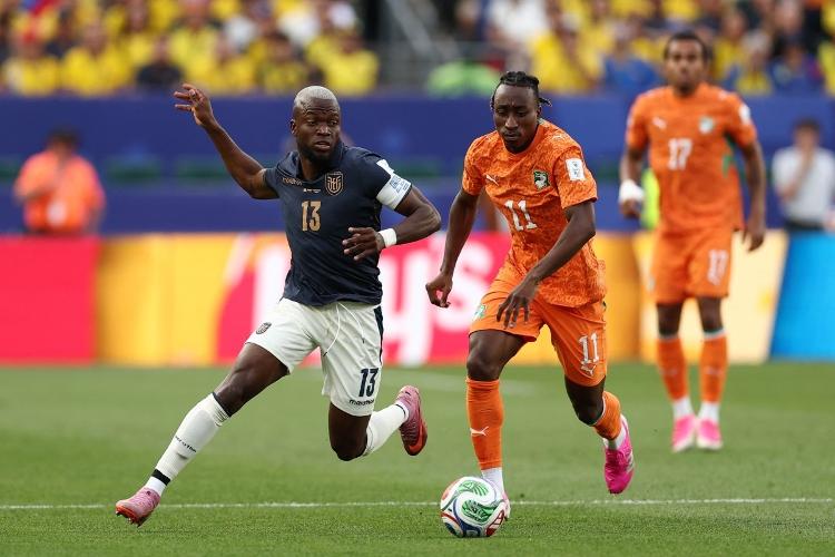 Enner Valencia em ação pelo Equador contra Yan Diomande, da Costa do Marfim Enner Valencia em ação pelo Equador contra Yan Diomande, da Costa do Marfim