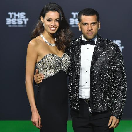 Daniel Alves com sua esposa Joana Sanz