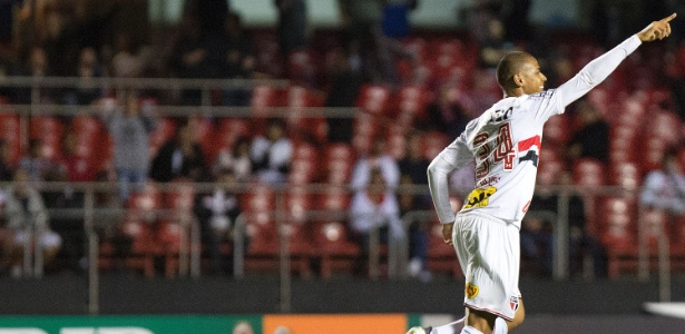 Bruno Alves comemora gol do São Paulo diante do Paraná Clube pelo Campeonato Brasileiro 2018 - Daniel Vorley/Agif - Daniel Vorley/Agif