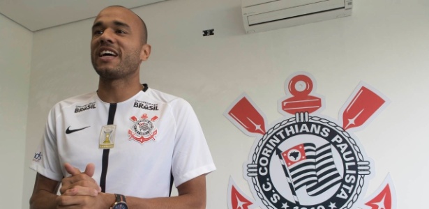 Roger é apresentado como reforço do Corinthians depois de negociação com o Inter - Daniel Augusto Jr./Ag. Corinthians