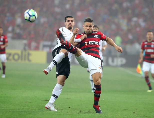 Fagner e Diego são dois nomes importantes da semifinal entre Corinthians e Flamengo - Pilar Olivares/Reuters