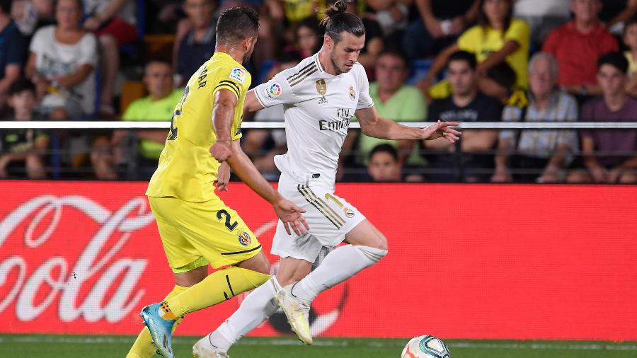 Gareth Bale, do Real Madrid, em lance com Mario Gaspar, do Villarreal - Josep LAGO / AFP