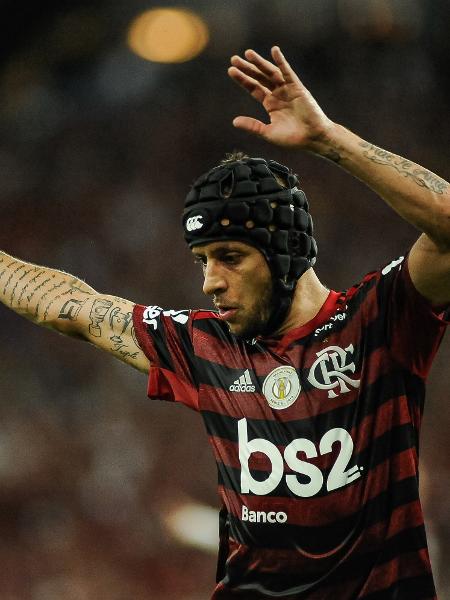Rafinha comemora um dos gols do Flamengo sobre o Vasco em clássico - Allan Carvalho/AGIF