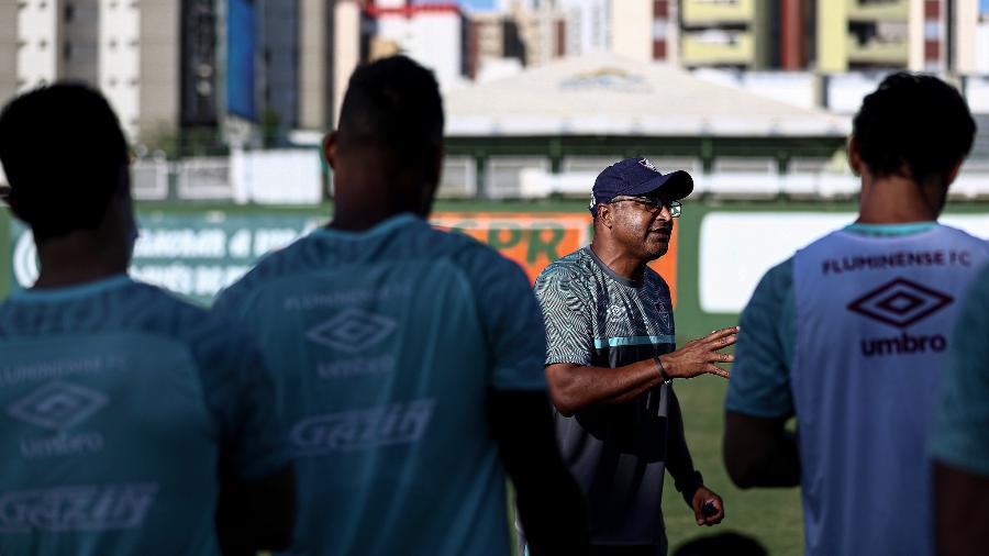 Roger Machado, técnico do Fluminense, conversa com elenco - Lucas Merçon / Fluminense F.C.