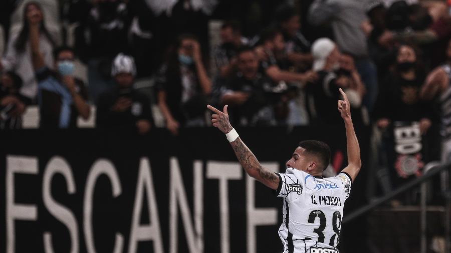 Gabriel Pereira marca e comemora gol do Corinthians contra o Fluminense - Ettore Chiereguini/AGIF