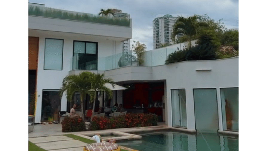 Mansão de David Luiz, no Rio de Janeiro, tem piscina e cinco suítes - Reprodução/Instagram