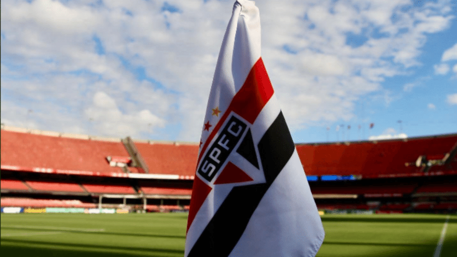 Bandeira de escanteio do São Paulo, no Morumbi - Reprodução/Twitter