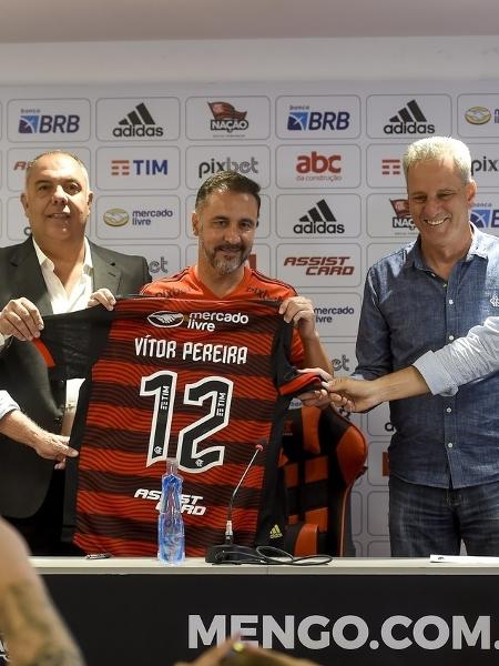 Vítor Pereira foi apresentado por Belotti, Marcos Braz, Landim e Spindel no Flamengo - Foto: Marcelo Cortes/Flamengo