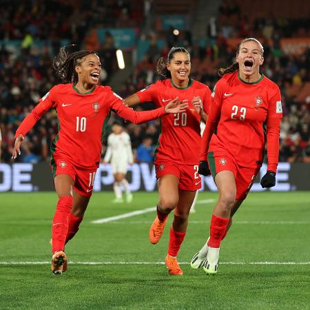 Telma Encarnação, de Portugal, comemora gol contra o Vietnã pela Copa feminina