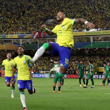 Neymar dá soco no ar ao marcar em Brasil x Bolívia; camisa 10 passou Pelé e virou maior artilheiro da seleção