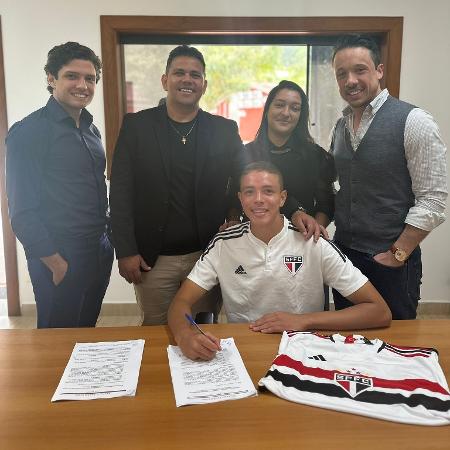 Henry renovou contrato com o São Paulo até setembro de 2026