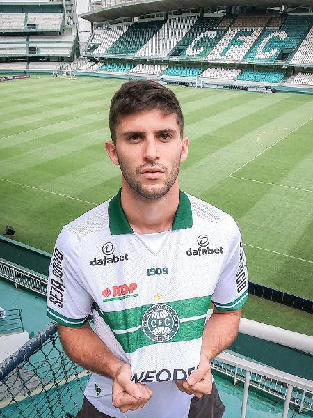 Kuscevic tem 27 anos e passagens por Universidad Católica, Real Madrid, Palmeiras e Coritiba