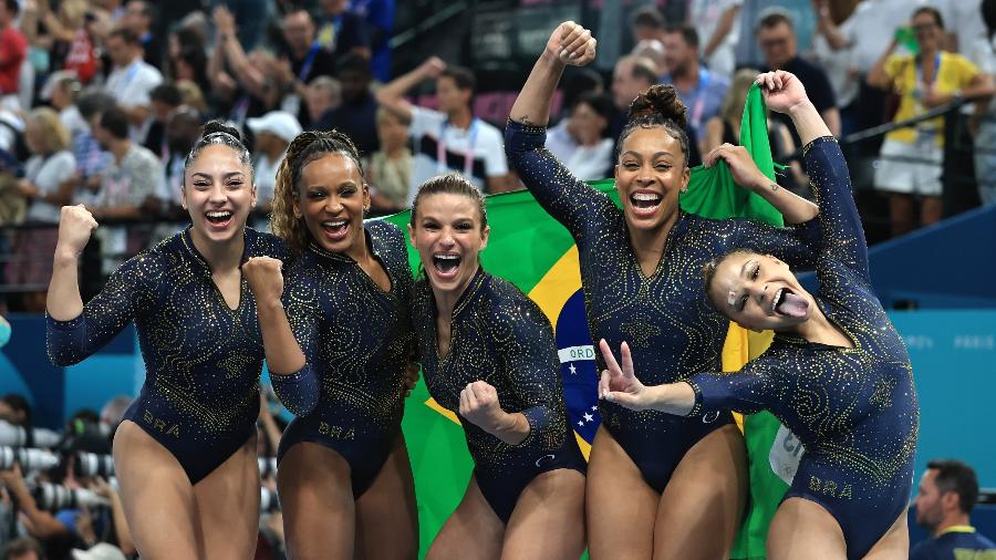 Ginastas do Brasil comemoram o bronze nos Jogos Olímpicos de Paris 2024