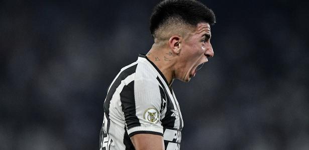 Almada destaca grande atuação diante do Corinthians: 