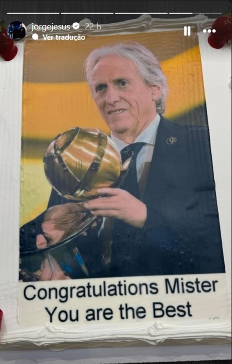 Jorge Jesus ganha bolo especial no Al-Hilal após ser premiado no Globe Soccer Awards