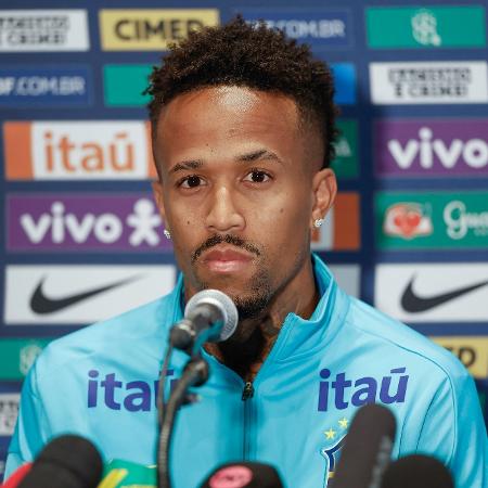 Éder Militão, zagueiro da seleção brasileira, pensou em se aposentar após lesões nos joelhos