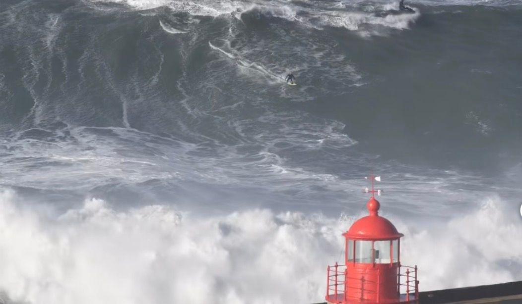 Brasileiro Will Santana surfou onda gigante em Nazaré (POR) gerada por tempestade Ingrid - undefined