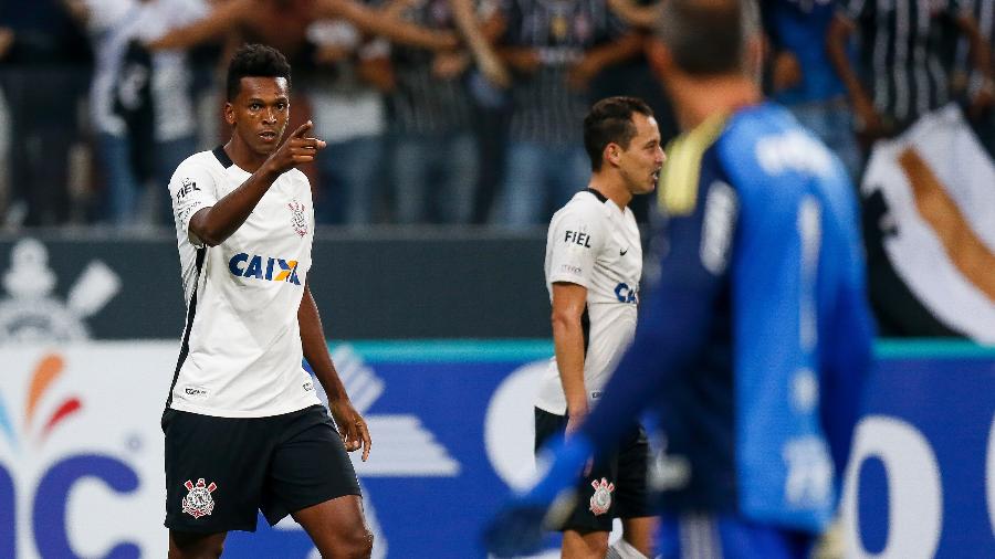 Jô comemora gol do Corinthians na vitória sobre o Palmeiras pelo Paulistão 2017 - Rubens Cavallari/Folhapress