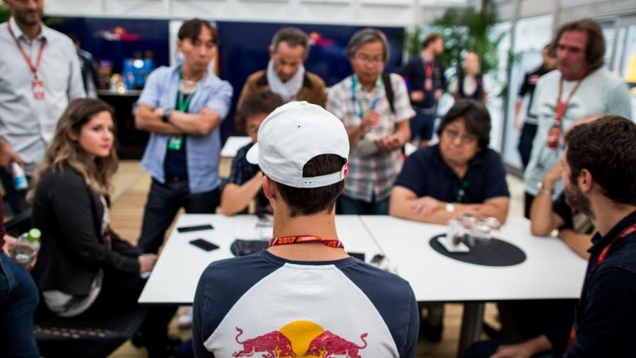 Pierre Gasly dá entrevistas antes do GP do Japão - Peter Fox/Getty Images