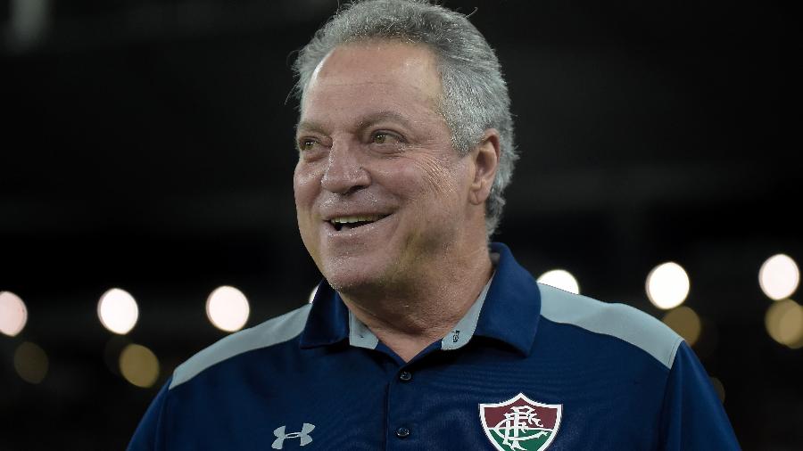 Abel Braga está próximo de concretizar a quarta passagem como técnico do Fluminense - Thiago Ribeiro/AGIF