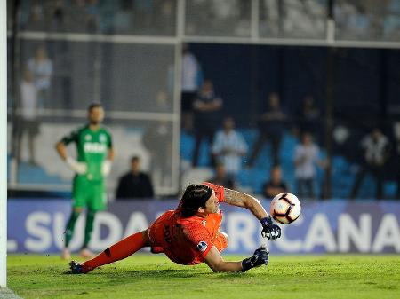 Bate Bola Inglês - EMPATE NO ETIHAD No primeiro tempo tivemos um jogo muito  movimentado, tudo poderia acontecer. Salah abre o placar após cobrança de  pênalti, sofrida pelo Mané. O time de