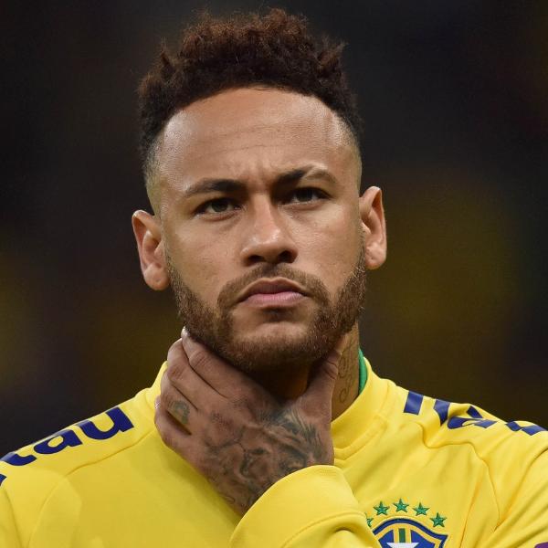 Neymar durante o aquecimento do amistoso da seleção brasileira contra o Qatar