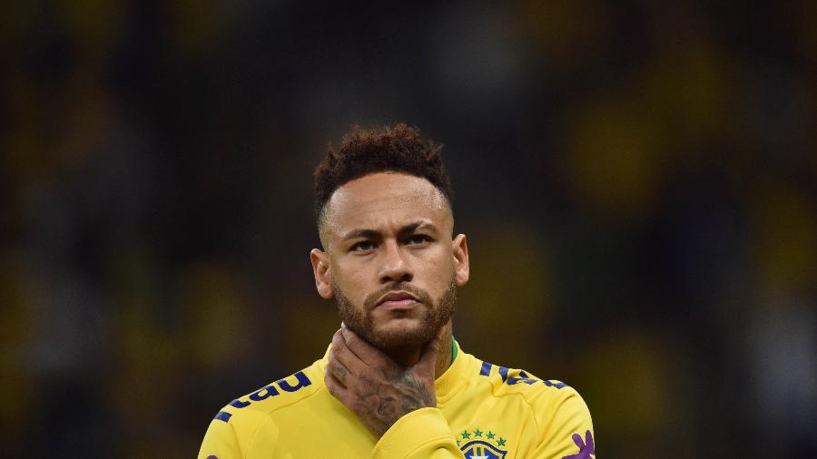 Neymar durante o aquecimento do amistoso da seleção brasileira contra o Qatar - Andre Borges/AGIF