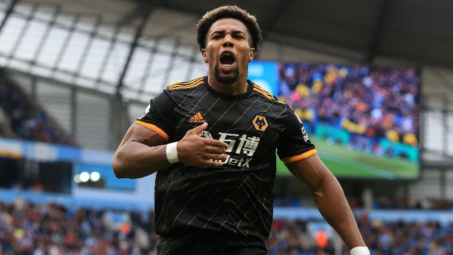 Adama Traoré comemora gol pelo Wolverhampton - Lindsey Parnaby / AFP