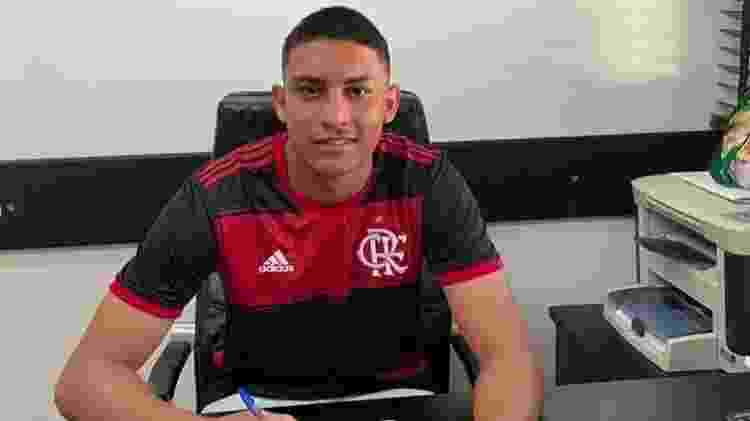 Francisco Dyogo, sobrevivente do incêndio no Ninho, assinou contrato profissional com o Flamengo - Reprodução Instagram - Reprodução Instagram