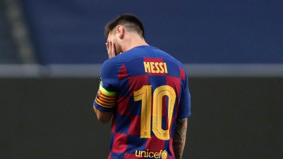 Messi lamenta um dos gols sofridos pelo Barcelona contra o Bayern de Munique, em jogo na Liga dos Campeões - Manu Fernandez/Pool via Getty Images
