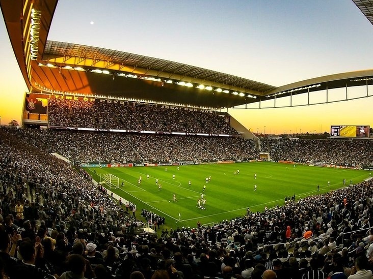 O Corinthians se recusou a vender ingressos online para a torcida do Flu e  vai vender apenas 2 horas antes do jogo no próprio estádio : r/futebol