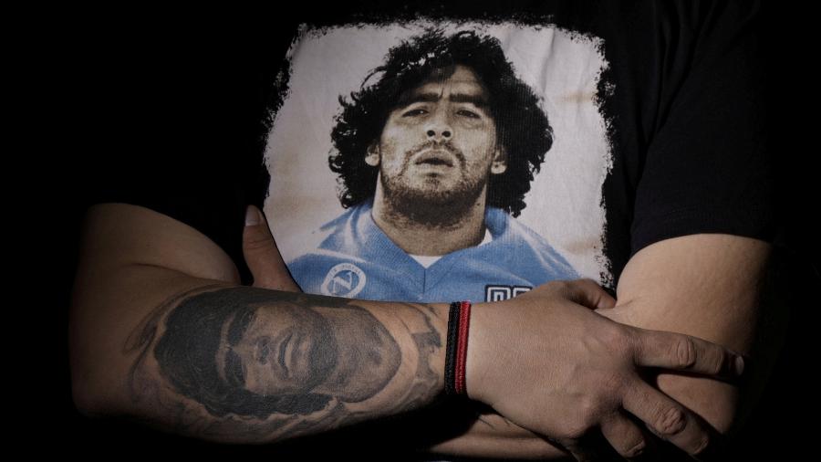 Torcedor argentino mostra tatuagem em homenagem a Diego Maradona - Ueslei Marcelino