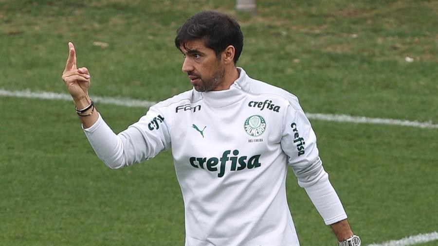 O técnico Abel Ferreira comanda treino do Palmeiras, na Academia de Futebol - Cesar Greco/Palmeiras