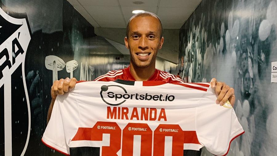 Miranda comemora 300 jogos com a camisa do São Paulo - Erico Leonan / saopaulofc