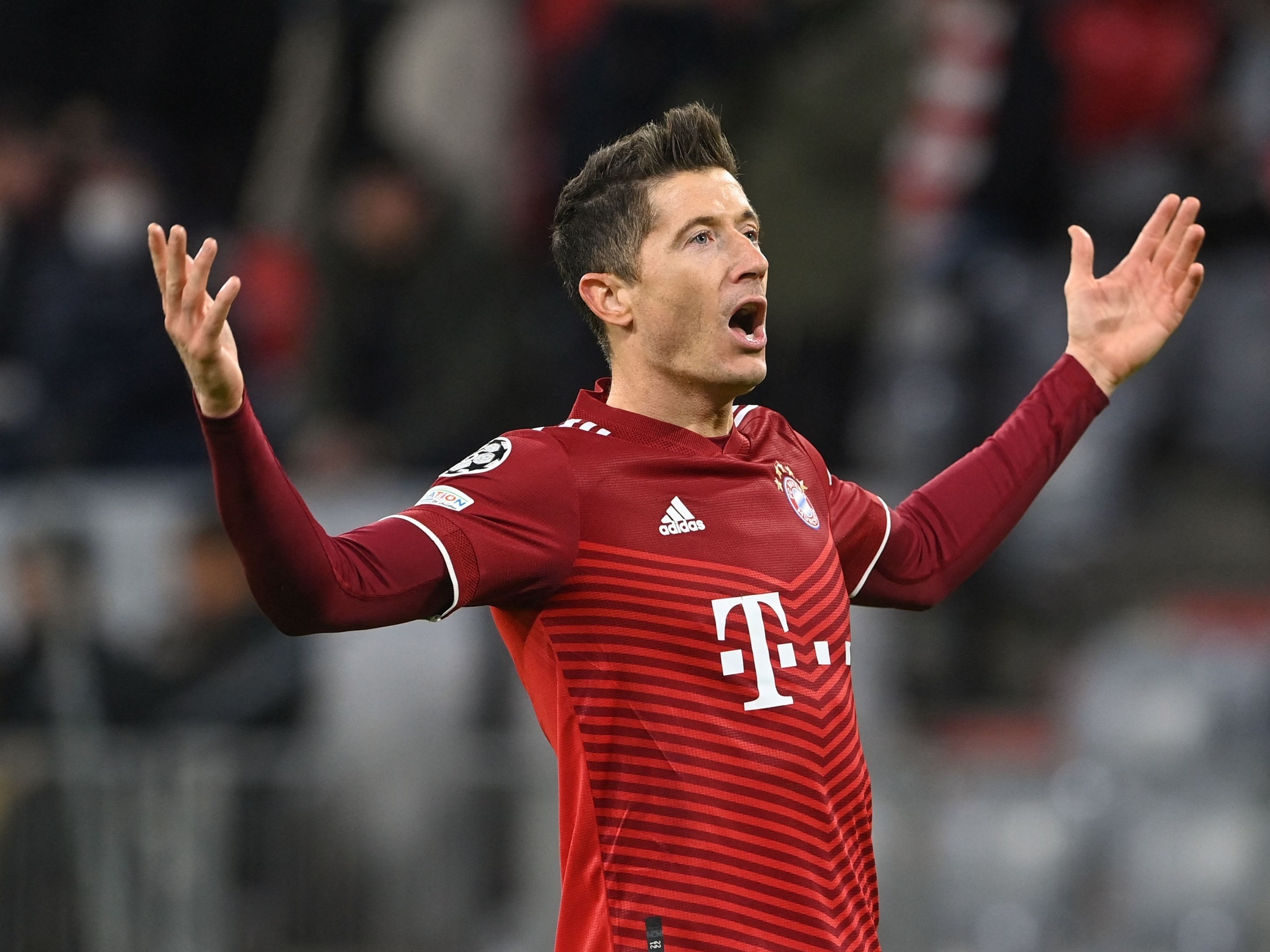 Lewandowski é o artilheiro do mundo em 2021; Arthur Cabral fica em 9º