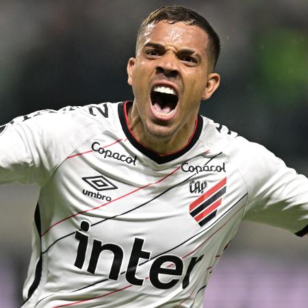 Terans, meia de 29 anos, assinou com o Fluminense até o fim de 2026