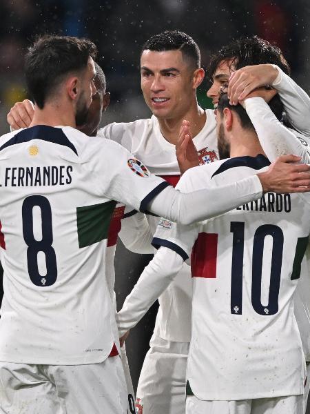 Jogadores de Portugal comemoram gol sobre Luxemburgo, pelas Eliminatórias da Euro 2024 - Will Palmer/Getty