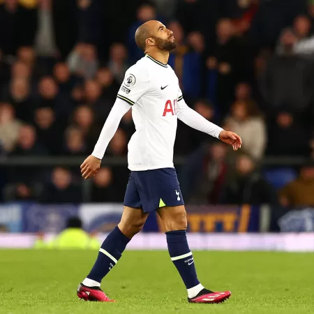 Em jogo com duas expulsões, Everton busca empate contra Tottenham