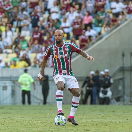 Felipe Melo, volante do Fluminense, em duelo com o Athletico-PR, pelo Brasileiro - Leonard Brasil / Fluminense FC